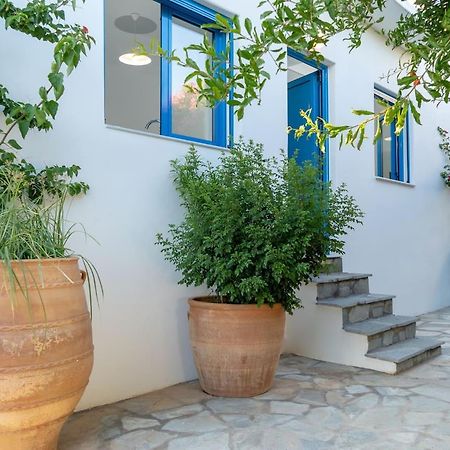 Blue Moon Apartments Makrýgialos Eksteriør billede