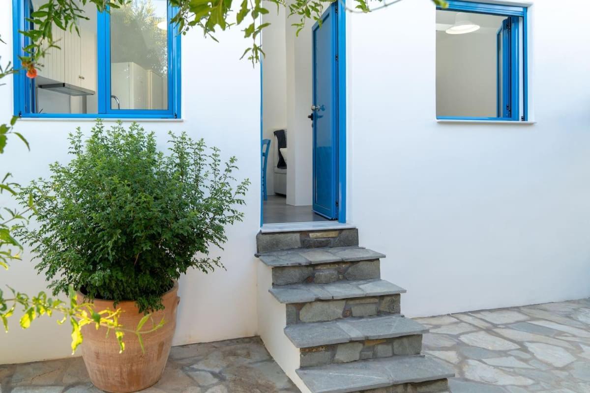 Blue Moon Apartments Makrýgialos Eksteriør billede