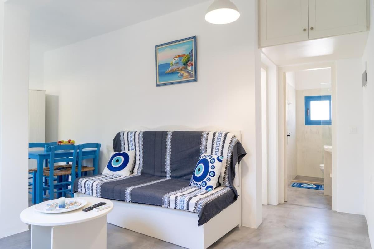 Blue Moon Apartments Makrýgialos Eksteriør billede