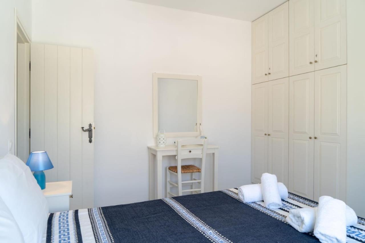 Blue Moon Apartments Makrýgialos Eksteriør billede